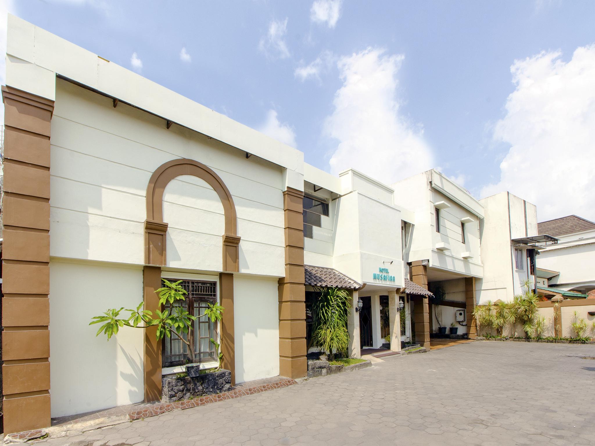 Oyo 1683 Hotel Musafira Syariah Джок'якарта Екстер'єр фото