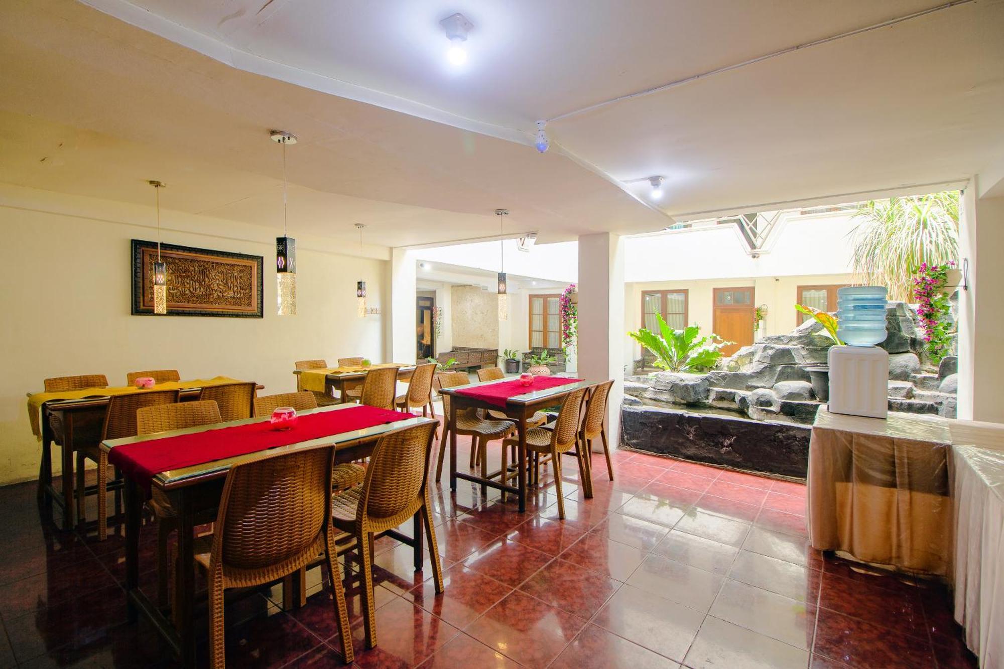 Oyo 1683 Hotel Musafira Syariah Джок'якарта Екстер'єр фото